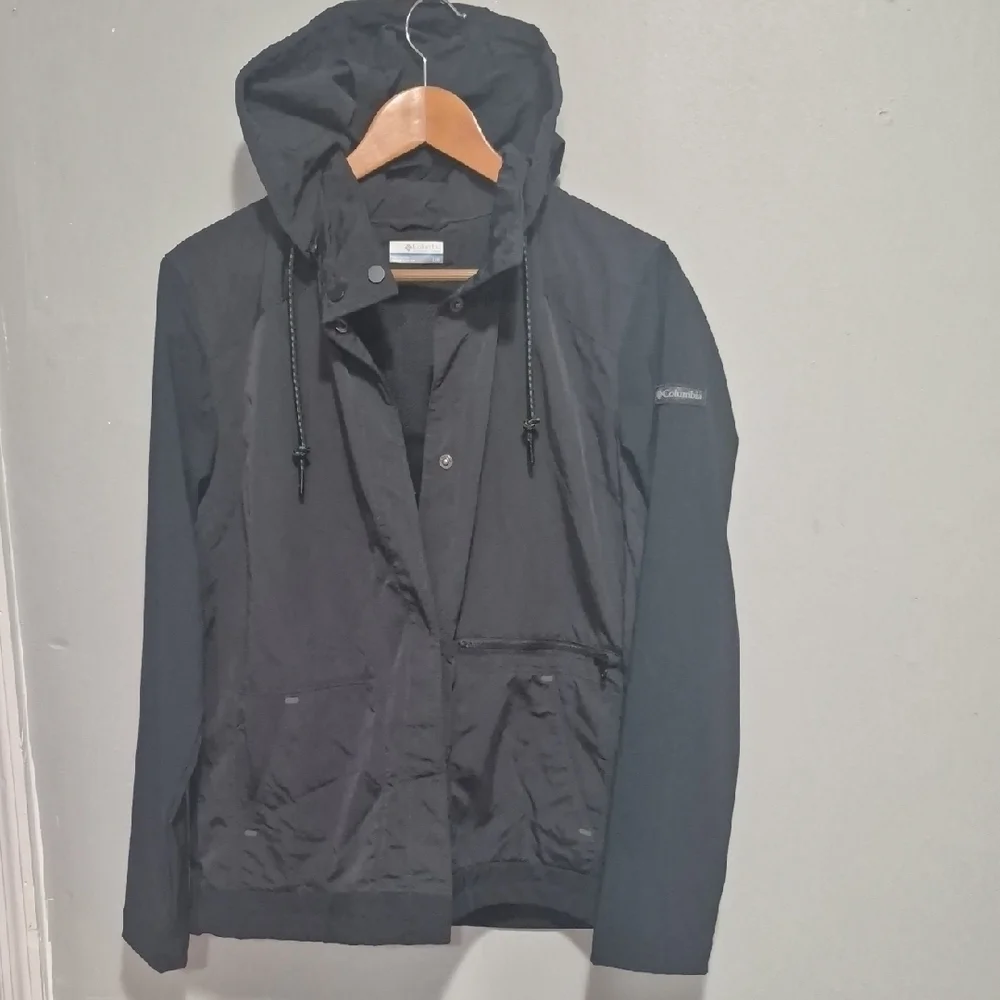 Columbia Women’s Black Weatherproof Lightweight Snap Front Mesh Lined Jacket - Picture 2 of 8